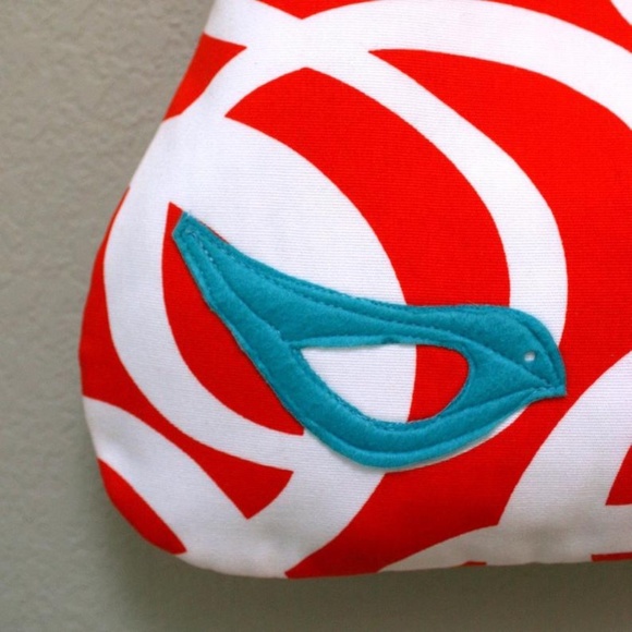 Drika B European Designer Red Swirl Tote - Picture 2 of 4